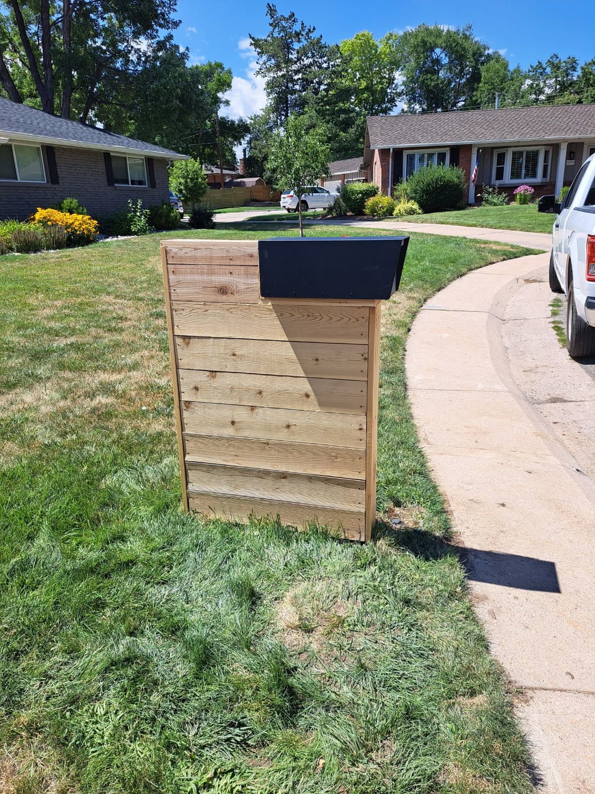 Gallery photos for Stylish Wooden Slat Mailbox Upgrade: Image #1