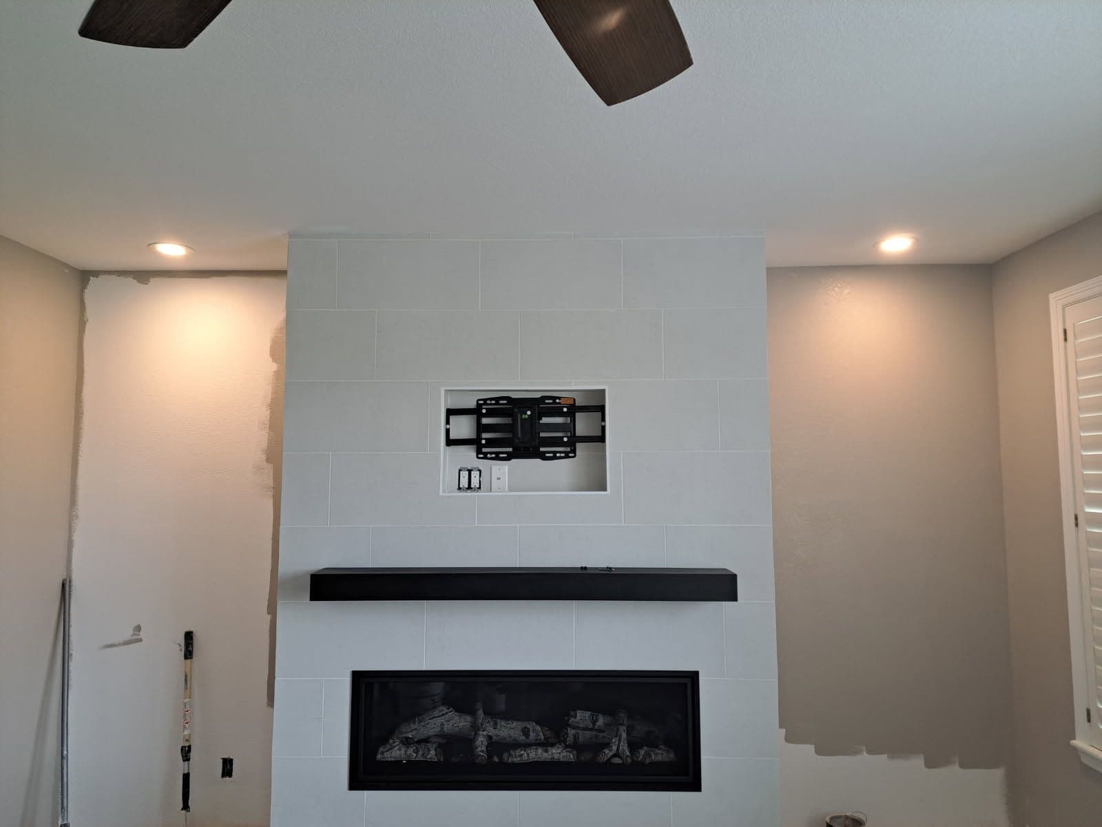 Gallery photos for Stunning Fireplace Rebuild and Living Room Makeover: Image #2